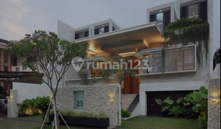 Di Cepat Jual Rumah Kelapa Gading Rumah Hoek Mewah Bukit Gading Villa, , Jakut Lt : 616 M2 Hoek Lb : 1.500 M2 KT: 5+1 K.m : 4+1 Shm , Jalanan Lebar, Tingkat : 3. Lantai Hadap Timur Dan Selatan, Listrik 10.000 W Ada Swimming Pool Harga : Rp 35 M Nego