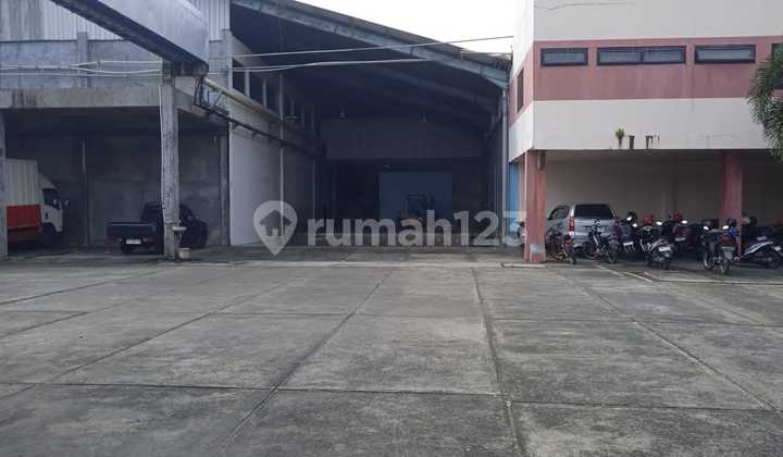 For Quick SaleTextile Garment Factory Status = Still ActiveFactory Location Tangerang, Raya SerpongLand Area = 10 Ha * Building Area = 6 Ha{5 Factory Buildings + 3 Warehouse Buildings}Legality = Full SHM 8 BooksPrice = Rp 1.7 Trillion