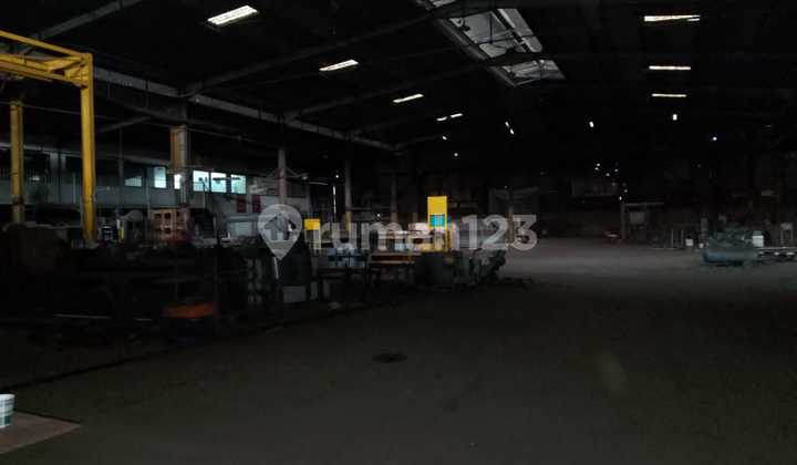 For Sale: Factory 4.5 KM from Bitung Toll Road, Keroncong Location, Jatiuwung District, Tangerang City - Banten, Land Area 5,300 M², Building Area 3,432 M², SHM + Building Permit, Electricity 197 KVA PLN Substation and Generator Room, 2-Story Office, 2 Gates, West Facing, Access for 40 Ft Containers, Price 18.5 Billion.