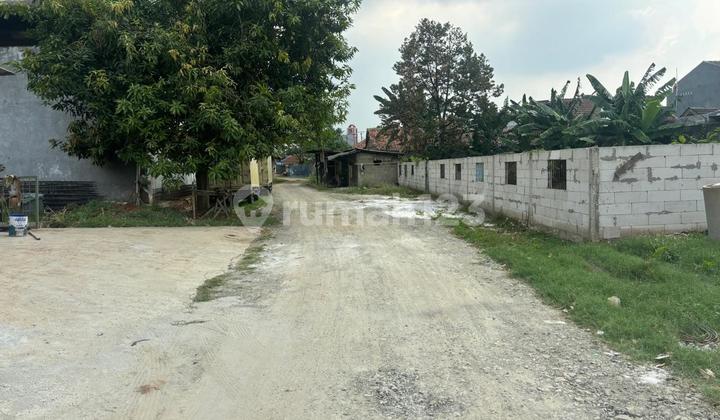 Warehouse for Rent: Warehouse Size: 10 x 30 m. There are 3 units that can be combined into: 10m x 30m, 20m x 30m, or 30m x 30m. 40-foot container compatible. Suitable for storage warehouses or industrial use. Rental Price per Unit: Rp. 200 million/year. Total Price for 3 Warehouses = Rp. 600 million/year.