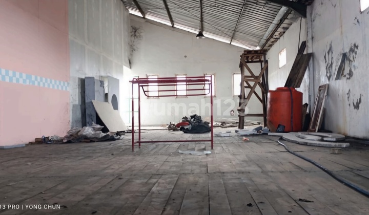 Sold Below Market Price:fire::fire::fire: Strategic Shophouse on Two-Way Provincial Road. Sukabumi, Jl Pelabuhan, West Java. Attached Shophouse - Center of Activity & Roadside - Front Width 13 Meterspecifications:* Land Area: 188 M2* Building Area: 507 M2* Legality: 2