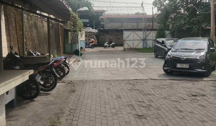 For Rent: New Warehouse Together on Jl. Raya Kotabumi, Kp. Nagrak, Kec. Periuk, Tangerang City. Land Area: Approximately 3.5 Ha. Building Area: 2700 M2. SHM (Certificate), PLN 11000 Watt, Facing: Northwest. Access for 40 Feet Containers. Rental Price: 50K per M2. For Rent: New Warehouse Together on Jl. Raya Kotabumi, Kp. Nagrak, Kec. Periuk, Tangerang City. Land Area: Approximately 3.5 Ha. Building Area: 2700 M2. SHM (Certificate), PLN 11000 Watt, Facing: Northwest. Access for 40 Feet Containers. Rental Price: 50K per M2.