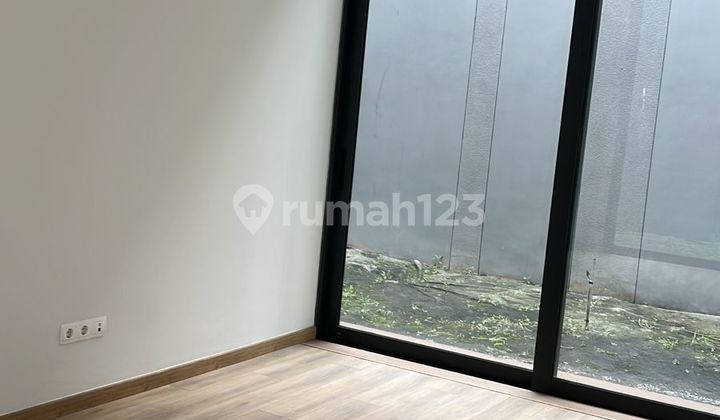 Dijual Rumah Mewah 3 Lantai di Lyndon, Nava Park, BSD City, Tangerang.cluster Exclusive, Mewah; Ada Lift Luas Tanah 15 X 38M2 (570M2)/ Luas Bangunan 545M2. KT 5+1. KM 8+1 Listrik 7700W Air Pam Hadap Barat Laut Surat PPJB * Harga 29 M Nego* 2