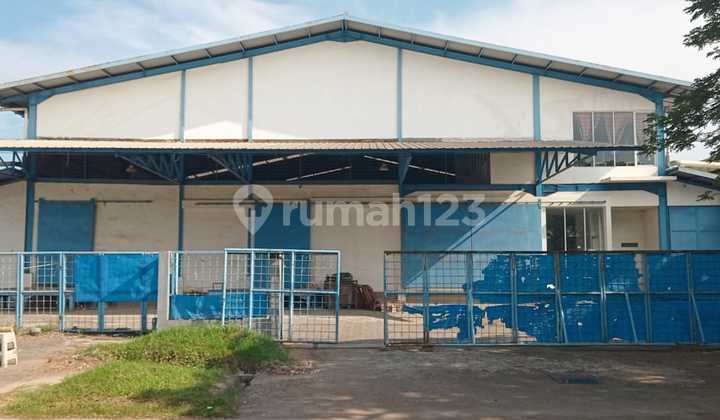 Pergudangan Marunda Center Lt : 2.584m2 Lb : 1.495m2. Hadap: Selatan Parkiran : Luas Daya Listrik : 15.000 Watt Pdam Gudang 1 Lt Celling 15m Total Kamar Mandi Ada 3 : Toilet Area Gudang-office & Pos Security Sertifikat : Shgb Harga : Rp. 20 M Nego