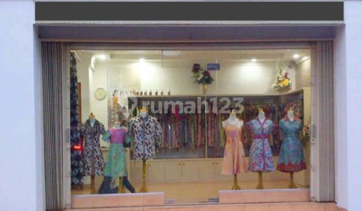 Dijual Rumah Hoek di Citra Garden 2, Kalideres, Jakarta Barat. Luas Tanah 255M2/ Luas Bangunan 145M2 Kt 4+1. Km 3. Hadap Barat Laut dan Timur Laut SHM. Wtp. Listrik 4400W. Lokasi Jalan Boulevard, Ada Kios 1 Lantai, bisa Buat Jualan Harga 4.5M Nego 2