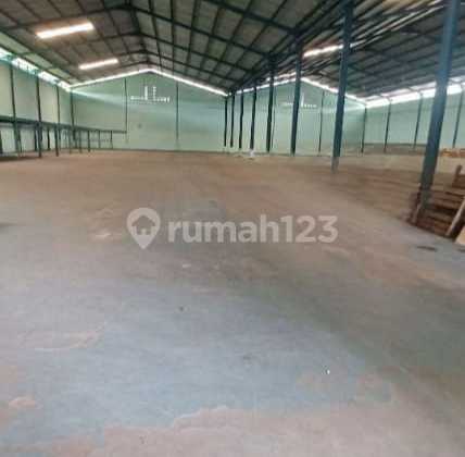For Sale: Tiga Raksa Tangerang Warehouse Land Area: 6500 (90 X 66) m² Warehouse Building Area: 2000 (36 X 54) m² Vacant Land: 2000 m² Office 1: 18 X 18 m² (2 Floors) Office 2: Commissioner's Office, 1 Floor, 10 X 12 m² Orientation: South Title: SHM (Freehold Certificate) Container: 20 Feet Price: 28.5 Billion Negotiable For Sale: Tiga Raksa Tangerang Warehouse Land Area: 6500 (90 X 66) m² Warehouse Building Area: 2000 (36 X 54) m² Vacant Land: 2000 m² Office 1: 18 X 18 m² (2 Floors) Office 2: Commissioner's Office, 1 Floor, 10 X 12 m² Orientation: South Title: SHM (Freehold Certificate) Container: 20 Feet Price: 28.5 Billion Negotiable