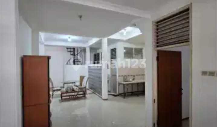 Dijual Rumah Jl Jeruk Bali 3 , Duri Kepa, Kec Kebon Jeruk , Jakarta Barat Ukuran : 6 X 15 M Luas Tanah : 90 M Luas Bangunan : 100 M Tingkat 2 Lantai SHM Kt : 3+1 Km : 2 Harga : 2,150M Nego 2