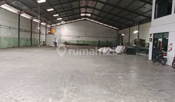 Warehouse for Rent!!! Address: Daan Mogot Land Area: 2465 m2 Building Area: 1100 m2 Electricity: 44,000 watt Groundwater Available: No Office: Warehouse Rental Price: 1.45 M Negotiable Warehouse for Rent!!! Address: Daan Mogot Land Area: 2465 m2 Building Area: 1100 m2 Electricity: 44,000 watt Groundwater Available: No Office: Warehouse Rental Price: 1.45 M Negotiable