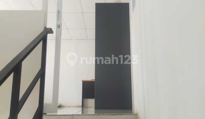 Dijual Gudang Duta Indah Sentoha Moh Toha Km 8 Periuk - Tangerang Luas Tanah :239 M2 Luas Bangunan : 465 M2 Km : 3 Jumlah Lantai : Gudang 2 Lt. Ktr 3 Lt Sertifikat : Ppjb Lebar Jalan Depan : 12 M (bisa Dilalui Berapa Mobil) Harga : 4,75 M - Nego 1