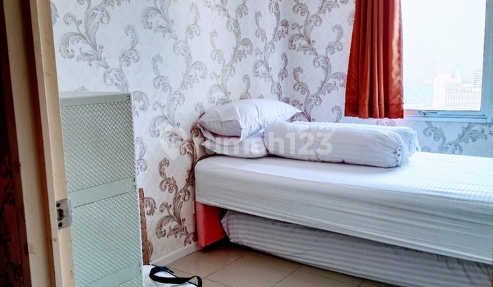 2-Bedroom Apartment - Cosmo Terrace, Elite Area of Thamrin City, Central Jakarta. Elite - No Flooding *Specifications* SHM - 36th Floor • Type: 2br - Area: 56m² • Maintenance Fee: IDR 1.5 Million • Municipal Water. Fully Furnished Selling Price: 1.5 Billion IDR** Net: 1.2 Billion IDR • 2