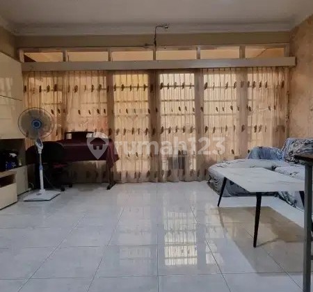 Di Jual Rumah Di Intercon Kebun Jeruk Jakarta Barat Luas Tanah 144m2 (8 X 18 M2) Luas Bangunan 185m2, 2 Lantai Kamar Tidur 4 Kamar Mandi 3 Garasi Carport Hadap Tenggara Komplek Elite, Tenang, Nyaman, (one Gate System) Jalan 3 Row Shm Harga 5,4 M Nego Di Jual Rumah Di Intercon Kebun Jeruk Jakarta Barat Luas Tanah 144m2 (8 X 18 M2) Luas Bangunan 185m2, 2 Lantai Kamar Tidur 4 Kamar Mandi 3 Garasi Carport Hadap Tenggara Komplek Elite, Tenang, Nyaman, (one Gate System) Jalan 3 Row Shm Harga 5,4 M Nego