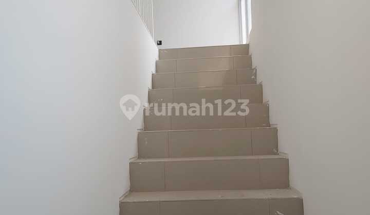 Citra 8 Aeroword 8 Cluster Carmeta Jakarta Barat Uk : 8 X 12,5 M2 Lt : 100 M2 Lb : 128 M2 Km : 3 Kt : 3 2 Lantai Hadap : Timur Utara Sertifikat : PPJB Harga : 3,5M Nego 2