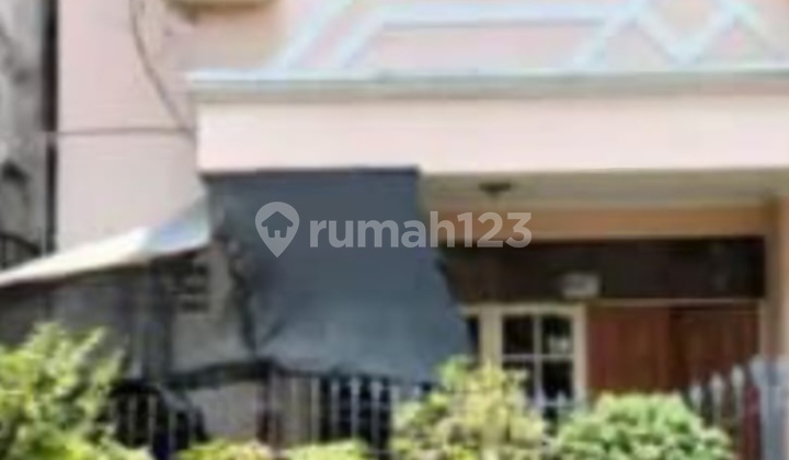 Dijual Rumah di Kebayoran Lama Dekat Pasar Kebayoran Lama. Deretan Bca Seberang Ramayana Raya Kebayoran Lama Jaksel Peruntukan :Kantor Gudang Clinic Fitness Tingkat 2 Lantai Luas Tanah 814M² Dimensi 14 M X 58 M Harga 17.5 Jt/M Total Harga 14,2 M Nego