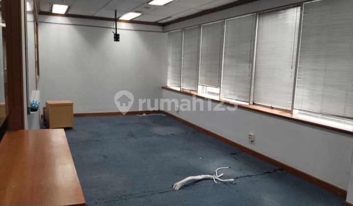 Disewakan ruangan kantor/ Office Space For Rent di Tomang Start ada 50m2, ada 98m2, ada 150m2, ada 250m2, ada 350m2 ada ,600m2, ada 1200m ada 2,400m2 s.d ada 3200m2 Office hour Senin-Jumat 0730xxxx Harga 200rb/m2 perbulan x 12 kali { per tahun } Disewakan ruangan kantor/ Office Space For Rent di Tomang Start ada 50m2, ada 98m2, ada 150m2, ada 250m2, ada 350m2 ada ,600m2, ada 1200m ada 2,400m2 s.d ada 3200m2 Office hour Senin-Jumat 0730xxxx Harga 200rb/m2 perbulan x 12 kali { per tahun }