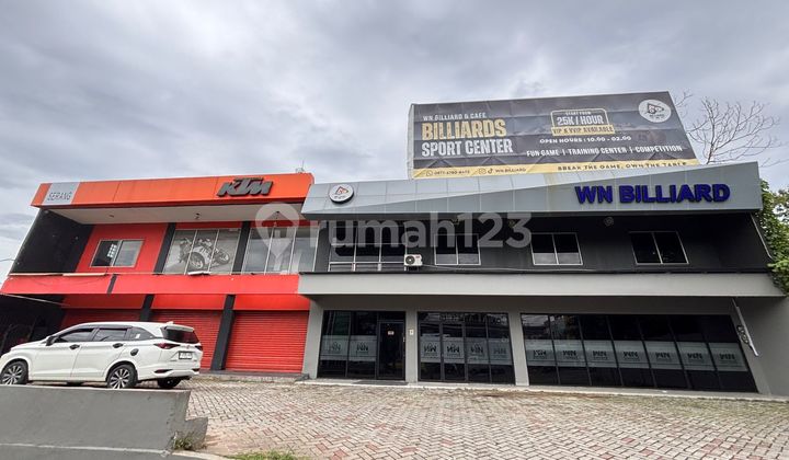 For Sale Strategic Shop House on Jl Lingkar Selatan Serang Banten, in front of Citraland Puri Housing, 7 units sold as a single lot, suitable for all business/commercial purposes. Shop house dimensions 4 X 20 m², 2-story building, SHM certificate, land area 1600 m², building area 1120 m², price 13.5 M negotiable.