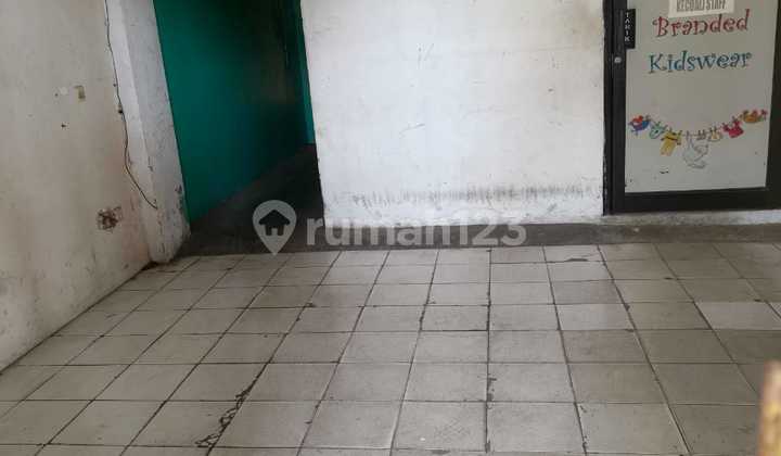 Dijual Ruko Gandeng 2 Unit ( 3 Lantai ) Dan Ada Tanah Kosong Di Sampingnya Lt Kosong : 8 X 14m² ( 112 M²) Di Komplek Puri Gardena, Kalideres, Jakarta Barat. Luas Tanah Total Ruko : 108m2 Luas Bangunan Ruko 300m2an Sertifikat Shm * Harga 6.25m Nego*