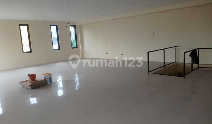 Dijual Cepat Workshop/Gudang di Jln Raya Setu, Desa Cibuntu, Kec Cibitung, Bekasi, Jawa Barat. Luas Tanah: 5.065M2 Luas Bangunan: 2.869M2 (Workshop dan Kantor) Listrik 32.000Watt Hadap Barat SHM (Ada 2) Harga 41M Turun Jadi 23 M Nego Tipis