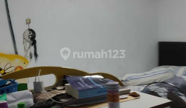 Di Jual Rumah  di Jl. Pluit Mas 3,  Jembatan Tiga  Pluit, Jakarta Utara. LT 7x25 (200m2) LB 150m2 KT 4+1.   KM 3 Listrik 3500w.  Air PAM Hadap barat Surat SHM Note:  Jalan 3 mobil  carport 2 mobil Dekat Rs family Harga 4.8m nego 2