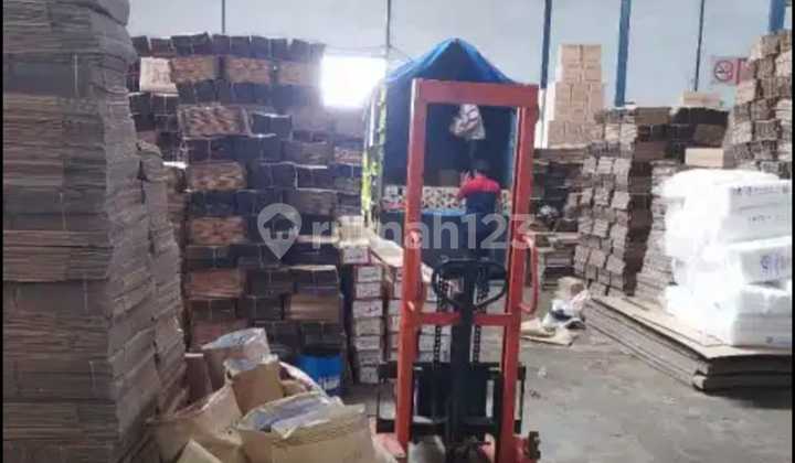 Dijual Gudang Salembaran - Kosambi Tangerang Banten  Lt : 1.000 m2 Lb : 1.200 m2  Row Jalan Lebar  Akses Kontainer 40 ft Dekat dengan Akses pintu tol PIK 2 SHGB  Listrik : 105 Kva Posisi : Hook  Harga : 10 M Nego 