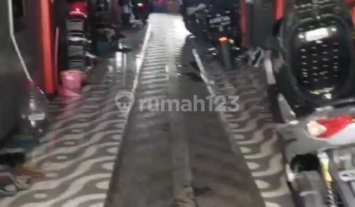  Dijual Kost Kostan 24 Pintu + 1 Toko - Lokasi : Halim - Jaktim- Lt. : 350 M² - Lb. : 620 M² - Surat : Shm + Ijin Kost Lengkap.- Ijin Imb : Bngunan Utk 4 Lt.- Luas/kamar : 3 M × 6 M Saat Ini Omset : 35 Jt/bln Harga Jual : 5,5 M ( Beserta Isinya ) 2