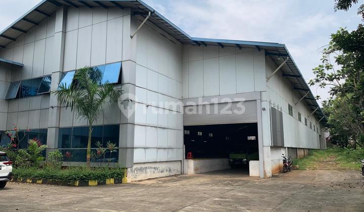 Dijual Cepat Gudang Di Jl. Raya Kranggan Jati Sampurna Bekasi Tepat Di Jalan Raya Akses Kontainer 40 Feet Luas Tanah :5.810 M2 Luas Bangunan : 1.750 M2 Pln : 66 Kva Telp.: 2 Saluran Bebas Banjir Shm (5 Sertifikat) Harga : 9jt/m2 Total Harga 52 M Nego