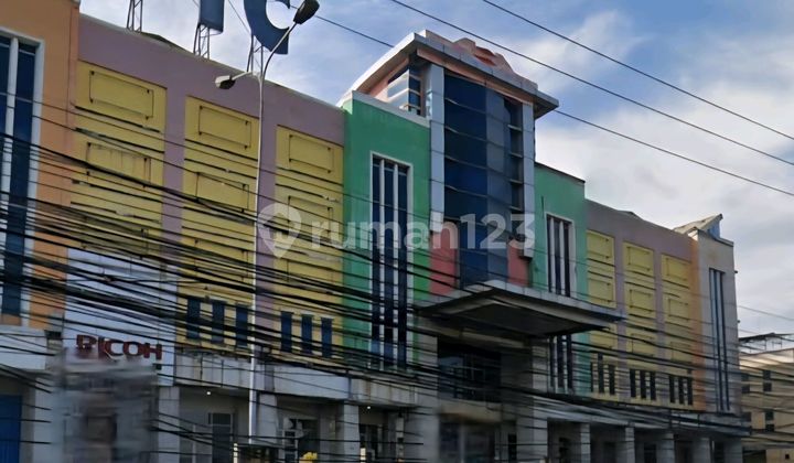 For Sale Cheapest Fast Sale Joined Shophouses in Cikarang Trade Center (CTC) Can Buy Just One. Unit Size Per Shophouse Land 5 X 15m² (75 M²) Building Area 175 M² 2.5 Floors SHM Suitable For Any Business. Can Buy One or Both Price Per Shophouse @750 Million/ Shophouse Negotiable