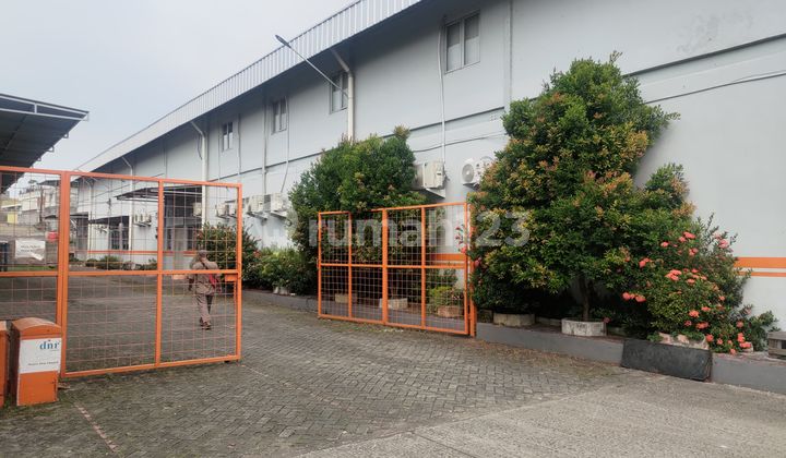 Disewakan Gudang Karawaci Tangerang Lokasi Dalam Kawasan Pergudangan Lb : 720 m2 Tinggi atap 7m Plafon 3m ~ Gudang Ex kantor ~ Bebas banjir ~ Zona Pergudangan ~ Akses Kontainer 40 ft ~ Jalanan Lebar Harga Sewa : 450jt / thn ( excl PPN ) Min 2thn Disewakan Gudang Karawaci Tangerang Lokasi Dalam Kawasan Pergudangan Lb : 720 m2 Tinggi atap 7m Plafon 3m ~ Gudang Ex kantor ~ Bebas banjir ~ Zona Pergudangan ~ Akses Kontainer 40 ft ~ Jalanan Lebar Harga Sewa : 450jt / thn ( excl PPN ) Min 2thn