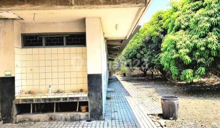 FOR SALE FACTORY on Ahmad Yani Main Road, Gedangan - Sidoarjo. SURABAYA Total land area: approximately 14,700 m2 Building area: approximately 1,563 m2 Electricity 53,000 VA Price IDR 30 million /m2 TOTAL PRICE 441 billion NEGOTIABLE