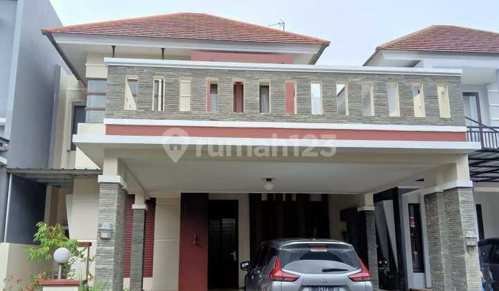 Dijual Rumah Minimalis Modern di Legenda Wisata. Cibubur Gunung Putri Jawa Barat Luas Tanah 9 X 20 M² ( 180 M² ) Luas Bangunan 224 M² Tingkat 2 Lantai, KT 4, KM 3, SHM, Pam, PLN 4500 Watt, Ac 2 Unit Jalan 3 Row Mobil Carport 2 Harga 2.2.M Nego