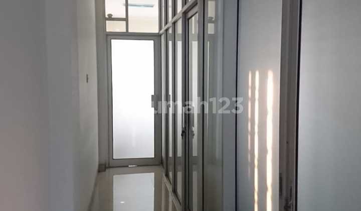 DiJual Ruko di Daan Mogot Baru LT 4 x16.5 m2 = 66 m2. Tingkat 4,5 lantai. Harga Rp 3,75 M nego.