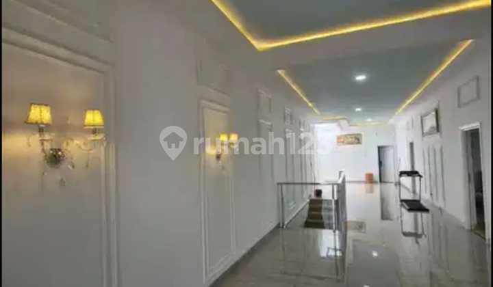 For Sale. Quick Sale House in Modernland Housing Complex Furnished 2 Floors Land Area: 500 m² Building Area: 700 m² (2 Floors) SHM Ready to Occupy Price: IDR 5.8 B - Negotiable 2