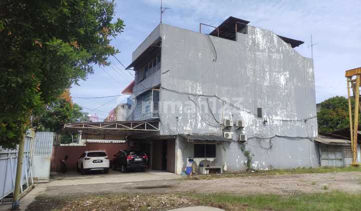 For Sale Land/Plot on Jln. K.h Hasyim Ashari, Cipondoh - Tangerang. Land area: 1680 M2 (25 X 65 M2) with SHM (Certificate of Ownership). Includes a 300m2 former office building. Highly strategic location on the main boulevard and commercial route (two-way highway). Price 15 million per meter. Negotiable.