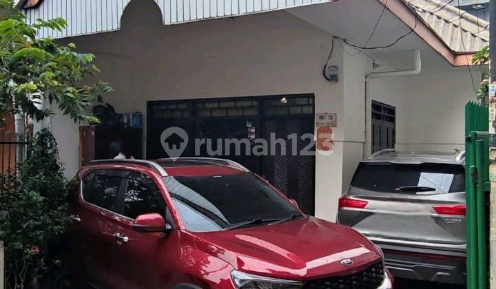 Dijual Rumah Karang Anyar Jak-Pus Luas Tanah 168 M² Luas Bangunan 200 M² Domensi 6 X 28 M² 1.5 Lantai 4 Kamar Tidur3 Kamar Mandi Listrik 3500 & 1200Watt Hadap Selatan SHM Carport 2 Mobil Harga Jual 3 M (Nett)