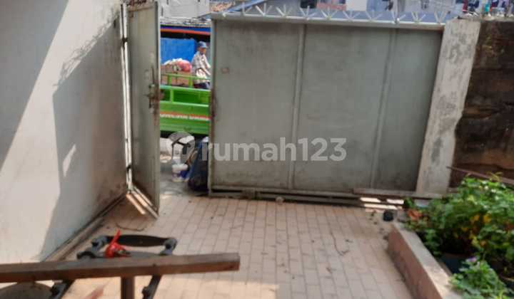 Di Jual Rumah Tua di Daerah Gajah Mada Kota - Kerajinan - Jakarta Barat Hitung Tanah Saja Luas Tanah 72 M2 Luas Bangunan 100 M2 Kondisi Rumah Hitung Tanah Saja. Sertifikat SHM Listrik 4400 Watt Bebas Banjir Harga 2 M Nego 2