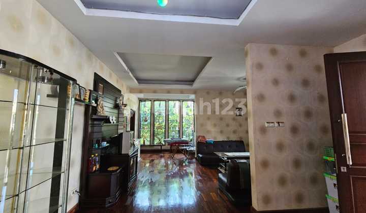 Rumah Di Green Garden Jak Bar LB : 400 M2 LT : 266 M2 Sertifikat : SHM Hadap : Barat Daya  Rumah 3 lantai hunian  Murah 4.6 M.nego 