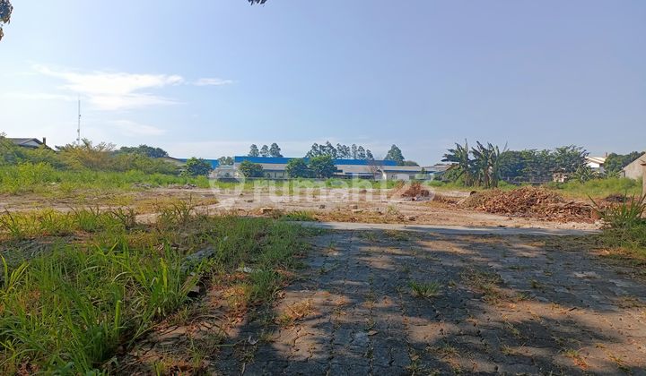 LAND FOR SALE  
Location: Cikupa - Tangerang  
Land Area: ±1.4 ha  
Close to Toll Road  
Certificate: SHM (Freehold Title)  
Price: IDR 3 million/m²