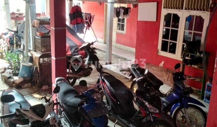 For Sale: Boarding House in Duri Kosambi, Semanan, West Jakarta. Land area 674 m2, building area 600 m2, 27 bedrooms, 27 bathrooms, fully occupied. Passive net income 23 million/month (276 million/year). SHM (Certificate of Ownership), flood-free, access for 2 cars. Price 7 billion, drastically negotiable. 2