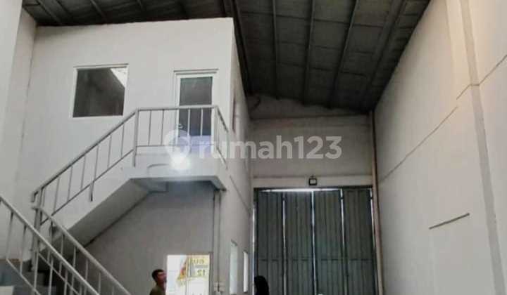 Dijual Gudang  Jl. Satu Maret Kalideres Jakarta Barat    Luas Tanah : 300 m2 Bangunan : 300 m2 Ijin  industri  micro Akses Container Fuso 20 HQ  *Harga : 4.8M *