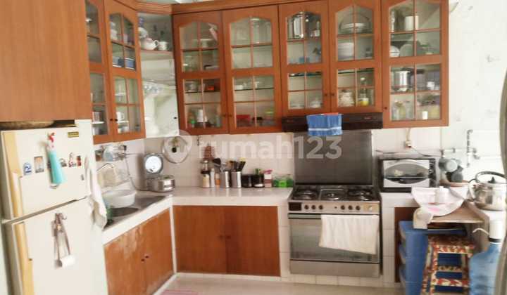 Di Jual Cepat Komplek Perumahan Taman Meruya Ilir Blok G Jakarta Barat Rumah Siap Pakai Lt : 320 M² Lb : 220 M Kamar Tidur 3 Kamar Mandi 4 Listrik 4400watt Pam, Air Sumur Shm Hadap Barat Lokasi Bagus Dekat Lotte Meruya Dekat Ipeka Harga 6m Nego  2