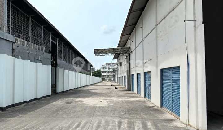 Dijual Gudang Jalan Raya Pluit Luas Tanah ± 37X88 / 3254M2 Luas Bangunan ± 1.800 M2 Hadap Utara Listrik 7700 W HGB Th 2027 Harga Rp. 30 Jt/M2 Total Harga Rp 97,620,000,000.