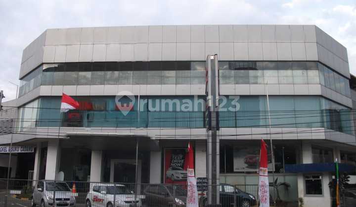 Dijual Gedung Komersial Letak Sangat Stategis Ex Show Room Mobil di Jl Gunung Sahari Raya Jakarta Utara - Shgb 2048 - Luas Tanah: 1.668 M2 - Dimensi: 32M X 52,1 M2 - Luas Bangunan: 1.542 M2 - Hadap Timur - Semifurnish Offering Price 60M (Negotiable)