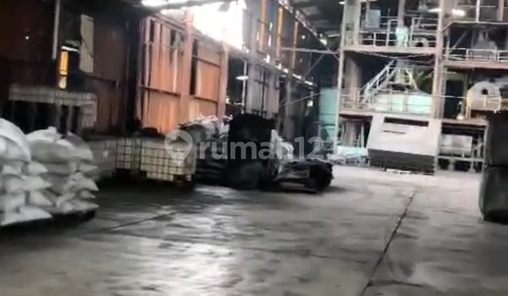 For Quick Sale: Former Factory in Modern Cikande Industrial Area - Serang, Land Area 18,768 m². Building Area 6,072 m², SHGB until 2030 # 1 km to Cikande Toll Exit # Electricity 230,000 W # Office # 40-Foot Container * Price Rp 2.5 M/m² * Total Land Calculation: 18,768 m² x 2.5 M = Rp 46 B,- Negotiable