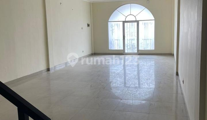 Dijual Ruko 4 Lantai di Kawasan Ruko Rich Palace Meruya Ilir Jakarta Barat Letak Strategis Luas Tanah 66 M² ( 4.5 X 14,75 M²) Luas Bangunan 264 M² Listrik 3500 Watt Tersewa Sampai Bulan Oktober 2026 Harga 3.5 M Nego Dijual Ruko 4 Lantai di Kawasan Ruko Rich Palace Meruya Ilir Jakarta Barat Letak Strategis Luas Tanah 66 M² ( 4.5 X 14,75 M²) Luas Bangunan 264 M² Listrik 3500 Watt Tersewa Sampai Bulan Oktober 2026 Harga 3.5 M Nego