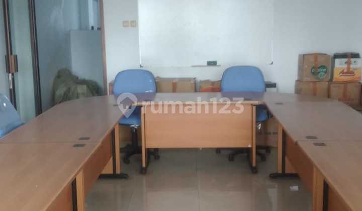 Di Jual Ruko Strategis Pinggir Jalan Raya Komplex Ruko Itc Roxy Mas Roxy Jakarta Barat Cocok untuk Komersil, Kantor Dll Luas Tanah 5 X 16 ( 80 M²) Luas Bangunan 320 M² Tingkat 4 Lantai. Sertifikat SHM Ruko Siap Pakai.harga 6 M Nego