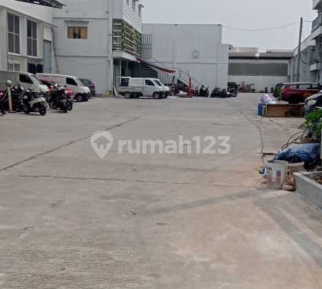 Disewakan Gudang Tanjungpura Jak Bar Kalideres (Komplek Pergudangan) Luas Tanah : 277M2 Luas Bangunan 517M2 Listrik : 2.200Va Gudang 1 Lantai, Kantor 3 Lantai (Lantai 2 dan 3 Ada Space untuk Taruh Barang) Akses Container 40 Hrg Sewa 250Juta/Thn