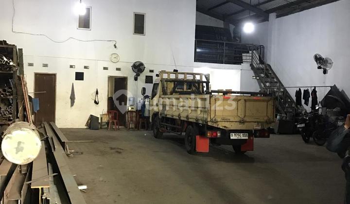 For Sale Ready-to-Use Warehouse Building, Prima Jl Maulana Hasanudin Cipondoh Tangerang, Land Area 436 M², Building Area 504 M², East Facing, SHM Certificate, 40 Feet Access, Fits Office, Kitchen, Bathroom, Staff Quarters, Security Post, Spacious Parking, Flood-Free, Low Price 6 M Negotiable.