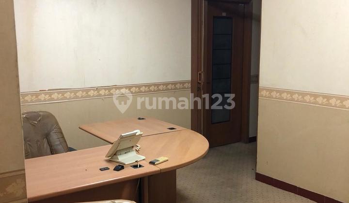 Perkantoran / Hunian business /Ruang Usaha dan  rumah  tinggal Jakarta Selatan Di Patal Senayan  LT 938 m2. ( 22,5 x 41,5 m )LB 1700m2. ( 2 Lantai ) Harga 55 M nego 2
