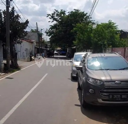 Dijual Tanah  Jl.Tanjung Pura dekat Lotte Mart, Kalideres ,Jakbar  Pagar sudah beton dengan  ukuran 100 x 50 m²  Lt : 4.947 m² SHM  Lokasi strategis  Dekat lotte mart  Dekat perumahan citra2  Cocok untuk : Sekolahan , Rumah sakit Harga : 8jt / m nego