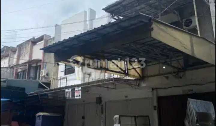 Di Jual Ruko 2 Lantai  Di jalan : 1 maret Pegadungan  Kalideres Jakarta Barat  Lokasi strategis,  sebelahan dengan citra 3 & 5, UK LT : 4 x 21 m2  LT 84 m2  LB 144m2  Tingkat 2 Lantai  Hadap Timur Laut  2 KM  2200 Watt  Harga Rp 2,5 M nego