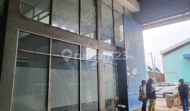 Gudang Kosambi Megah Jln.raya Perancis Dadap Lt : 370 M2 ( 10x37 )lb : 300 M2 Gudang 1 Lantai, Kantor 2 Lantai Kantor Butuh Renovasi Hgb ( Masih Panjang ) Hadap Barat Laut Listrik Standard Developer Harga : Rp 4 M - Nego Tipis
